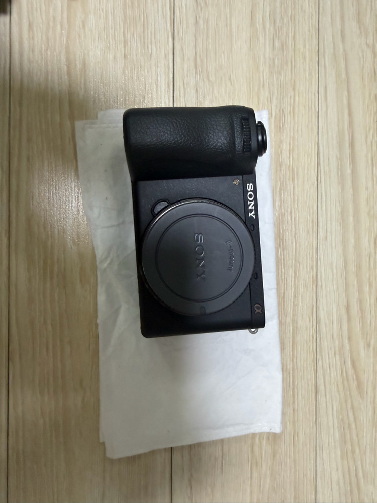 보증많이 남은 소니 a6700 판매합니다--1