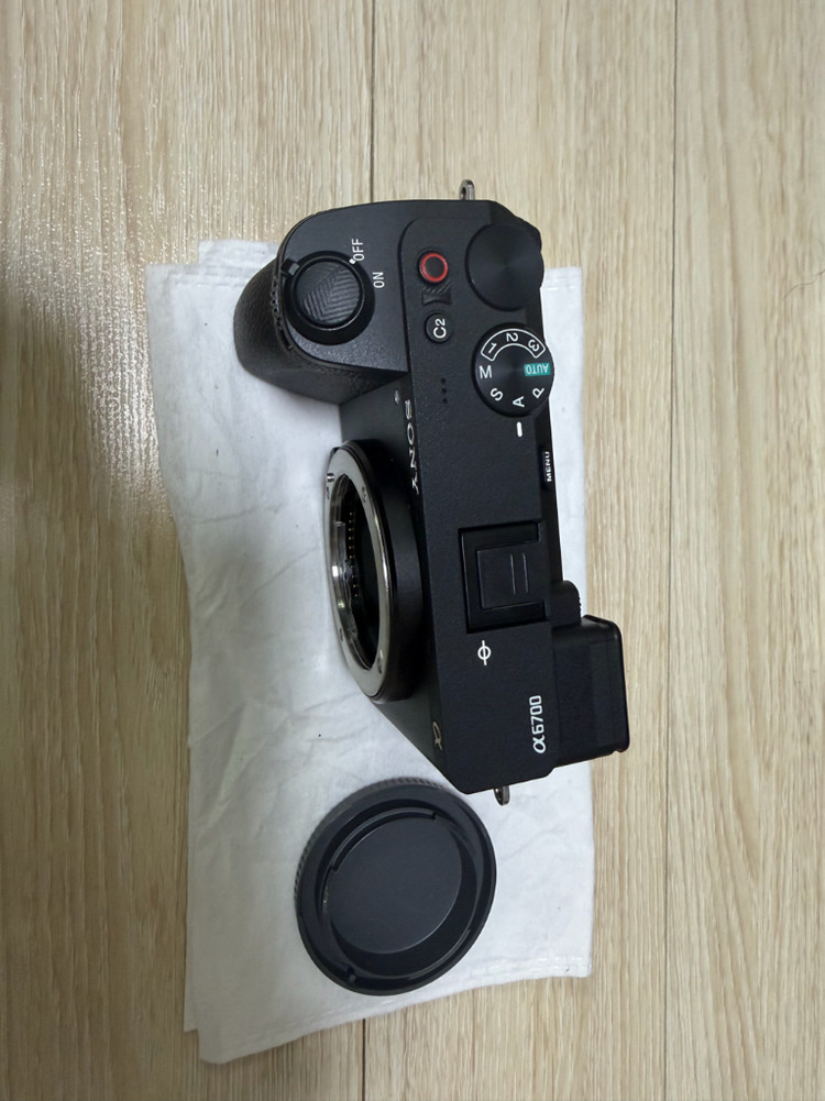 보증많이 남은 소니 a6700 판매합니다--3