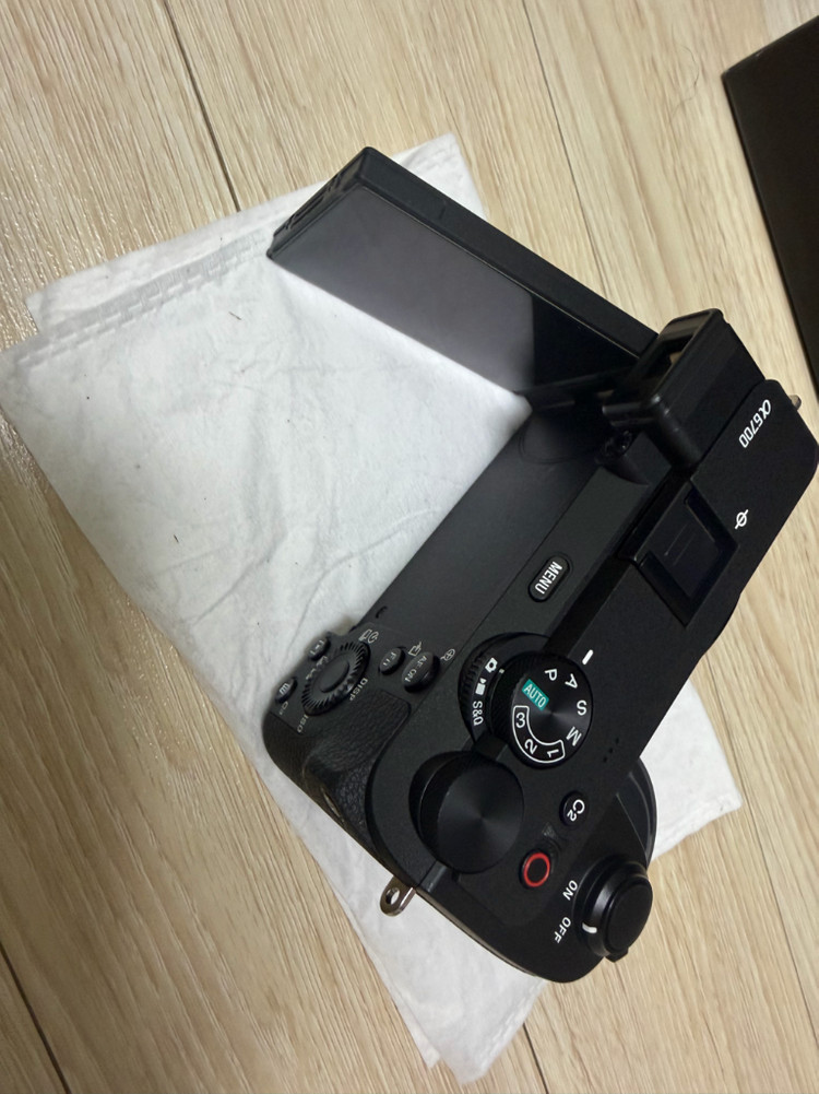 보증많이 남은 소니 a6700 판매합니다--4