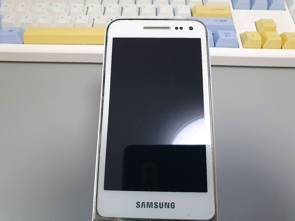 갤럭시 폴더 / 8GB / 화이트--1