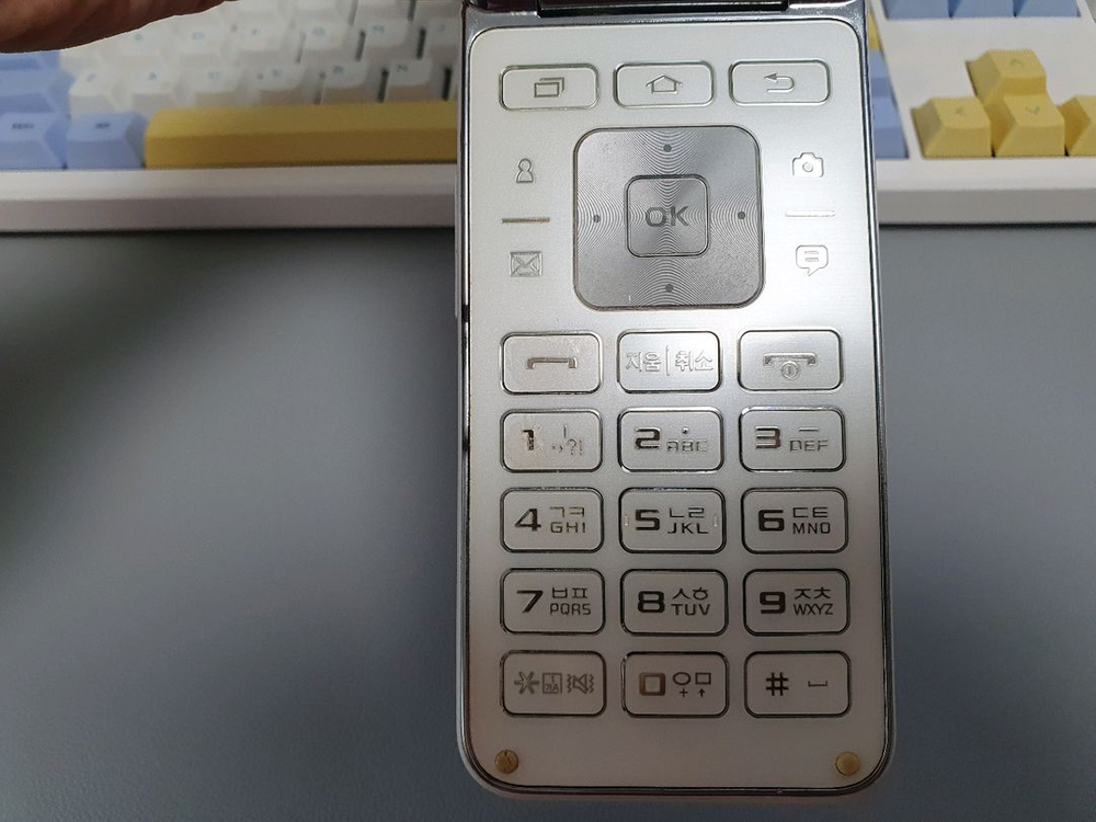 갤럭시 폴더 / 8GB / 화이트--2