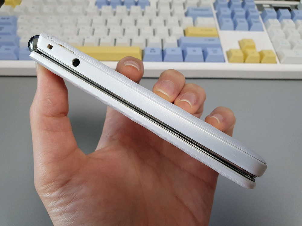 갤럭시 폴더 / 8GB / 화이트--8