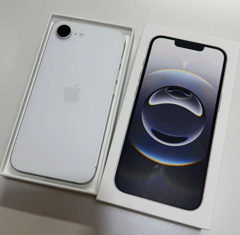 아이폰 16e 256GB 자급제 이미지