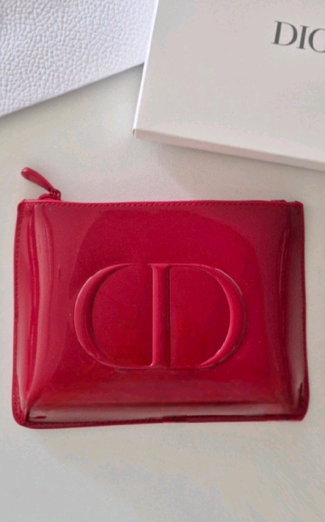 디올 뷰티 레드 에나멜 파우치--1