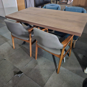 4인용 식탁세트 회탁 중고 탁자 가격입니다