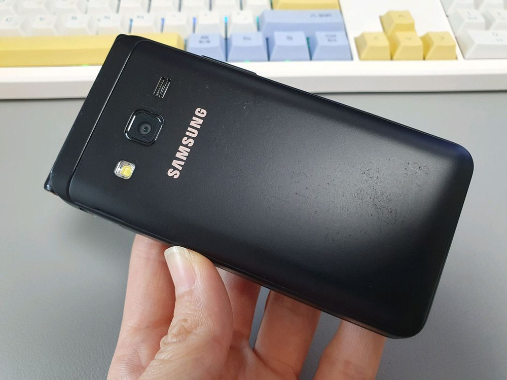 갤럭시 폴더2 / 16GB / 블랙--4