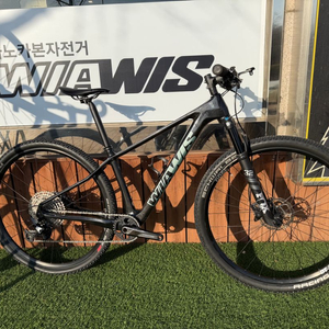 위아위스 엘나스 C1