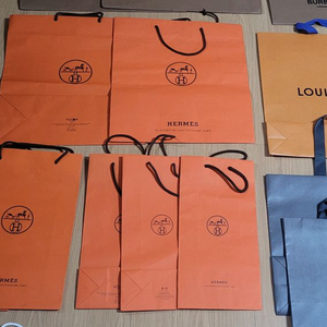 명품 쇼핑백 모음 (에르메스, 디올, 샤넬 외)다양한 브랜드 쇼핑백 이미지