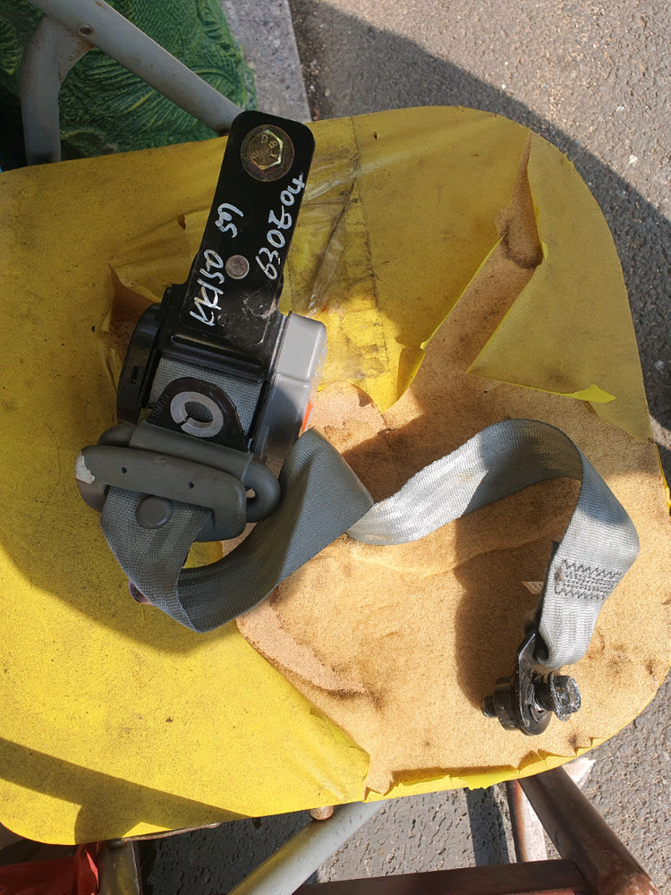 구형 프라이드 전 조수석 안전벨트 숫놈 장기보관신품--1