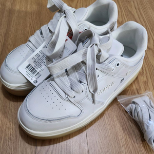 수프라 베이더 x운동화 이미지