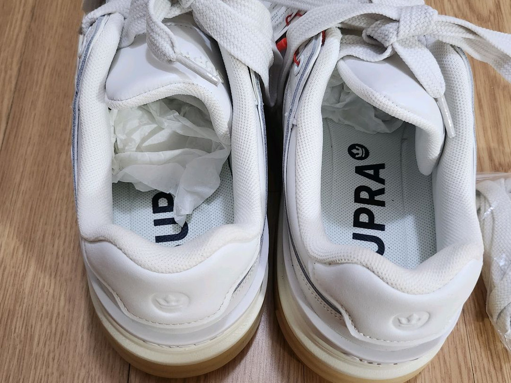 수프라 베이더 x운동화 이미지