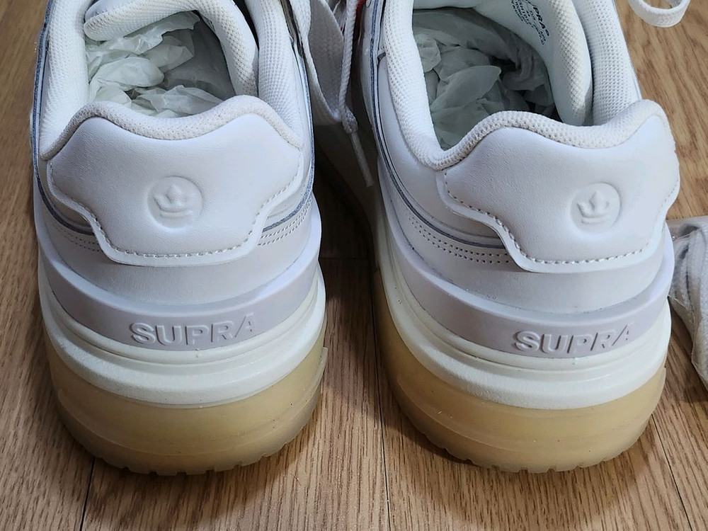 수프라 베이더 x운동화 이미지