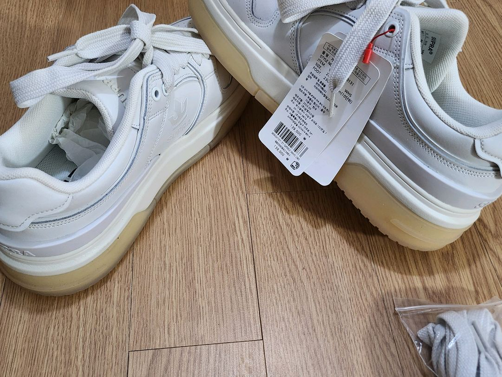 수프라 베이더 x운동화 이미지