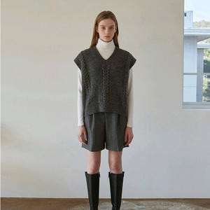 얀13 니트조끼 브이넥 꽈배기 루즈핏 베스트 Free 프리사이즈 / 오일릴리 랑방 지컷 아크네 듀엘 자라