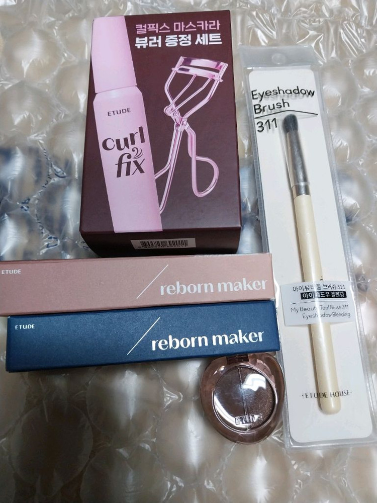 에뛰드)컬픽스브라운,님프광채,오버립,쉐딩스틱,블러셔,각질정리해파리 실리콘브러쉬--1