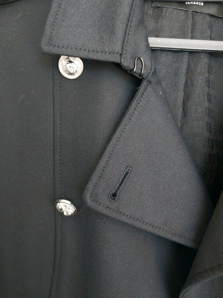 베르사체 블랙 트렌치 코트--1