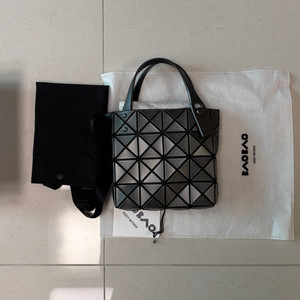 바오바오 이세이 미야케 루센트 미니 차콜그레이