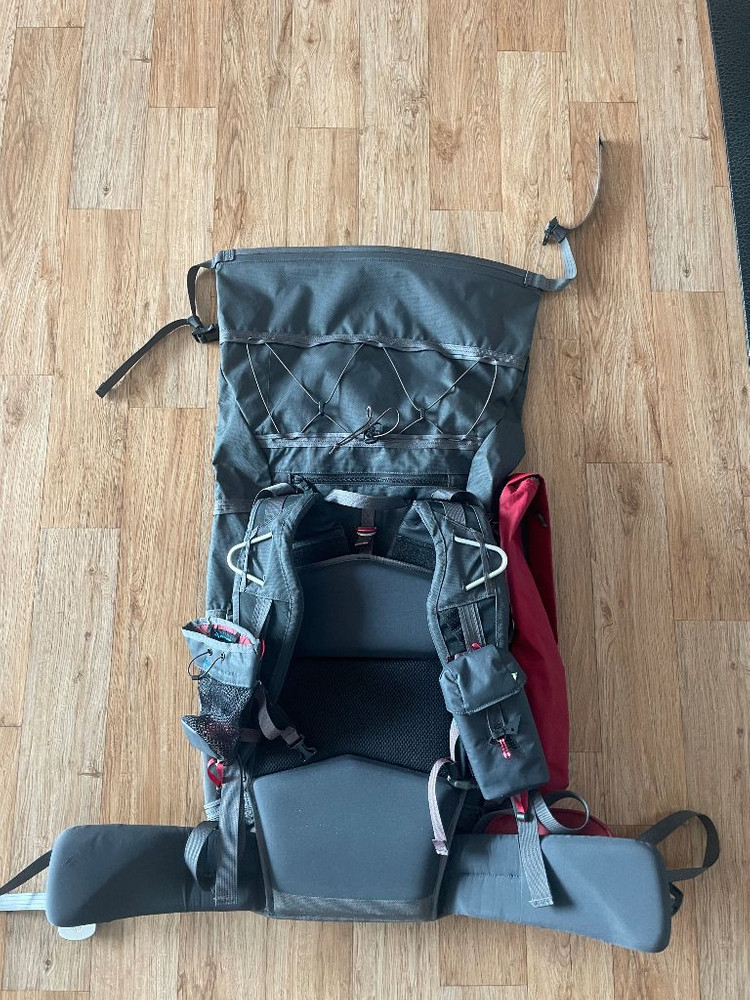 클라터뮤젠 그립 2.0 40리터 배낭 및 악세 일괄판매--1