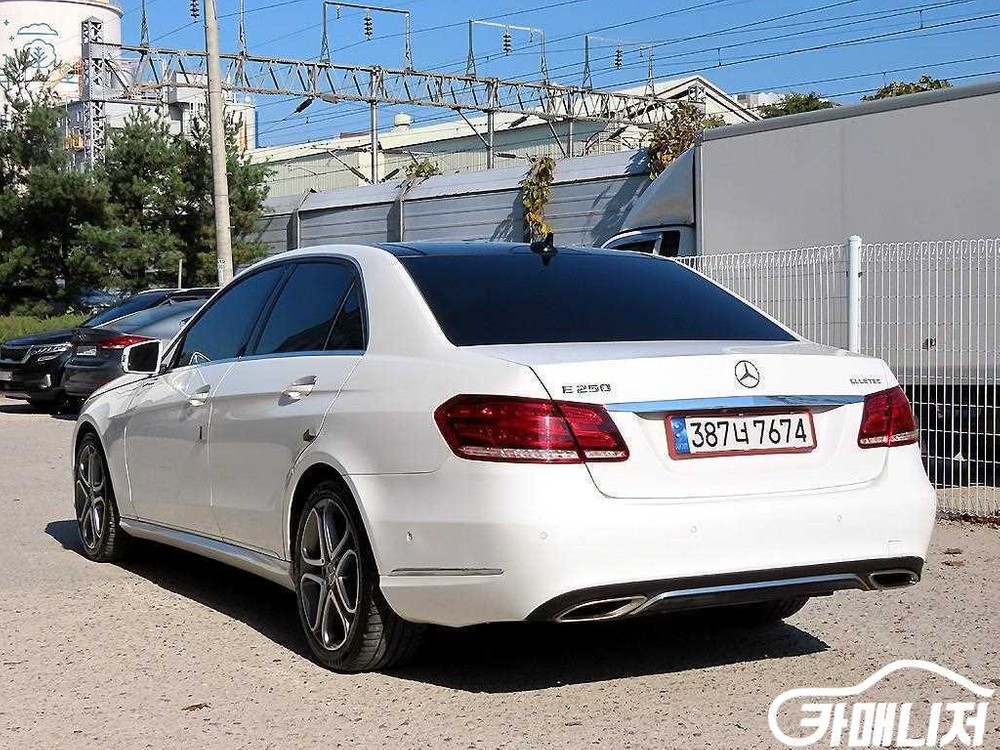 [벤츠]E-클래스 W212 E250 블루텍 4MATIC 아방가르드 (5인승) #3월급매--2