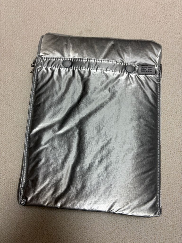 스위치 CITY BOYS IPAD CASE Silver 아이패드 파우치 이미지