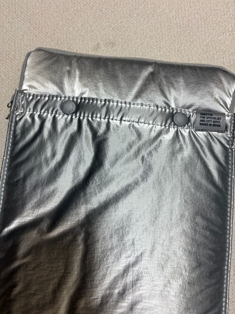 스위치 CITY BOYS IPAD CASE Silver 아이패드 파우치 이미지