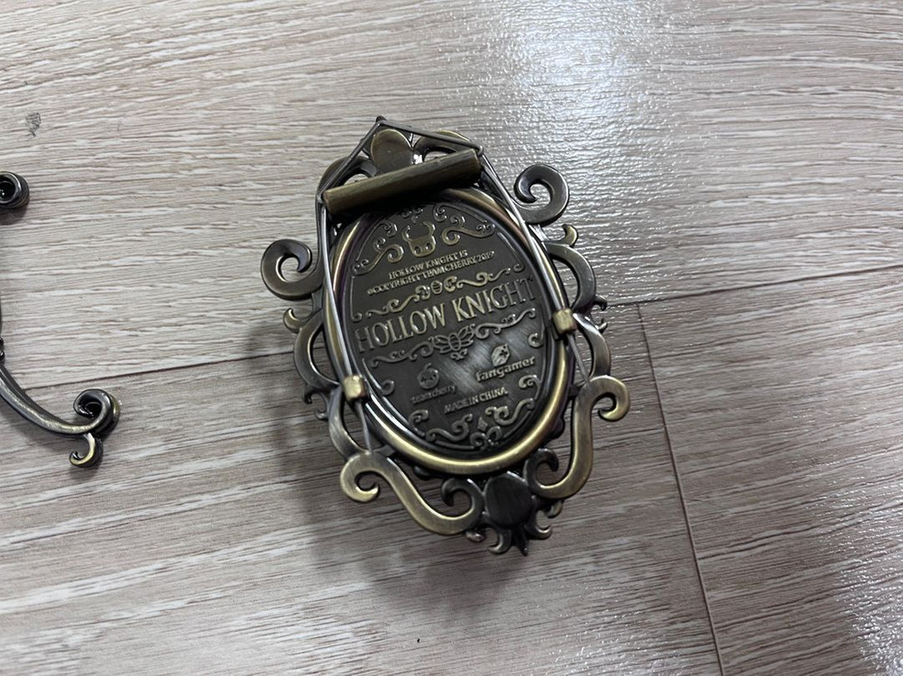 할로우나이트 실크송 한정판 뱃지 피규어--2