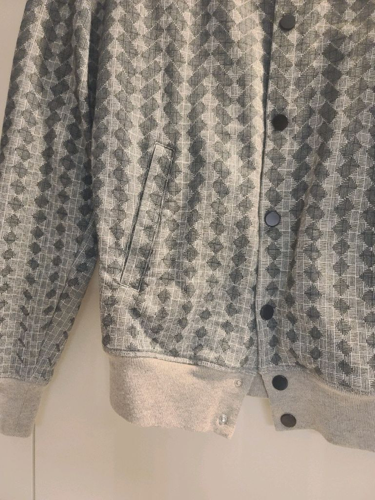 남성 CARVEN 까르뱅 그레이 패턴 니트 버튼 숏 점퍼 봄 가디건 M 남자 명품 / 띠어리 스톤아일랜드 골프 이미지