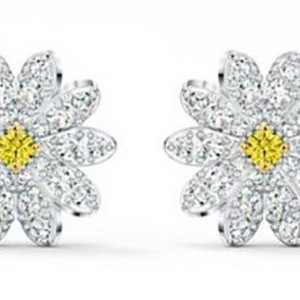 스와로브스키 이터널 플라워 귀걸이 삽니다