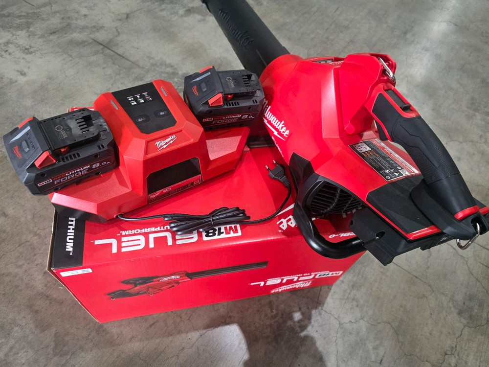 밀워키 M18 송풍기 및 배터리 풀세트--1
