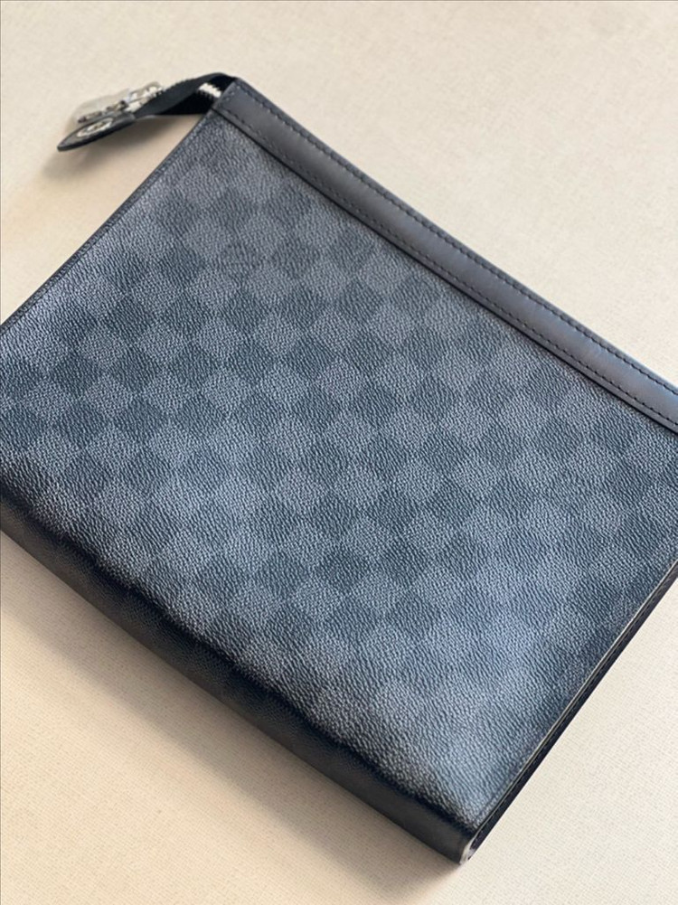 루이비통 다미에 그라피트 클러치백 (보야주 MM) 이미지