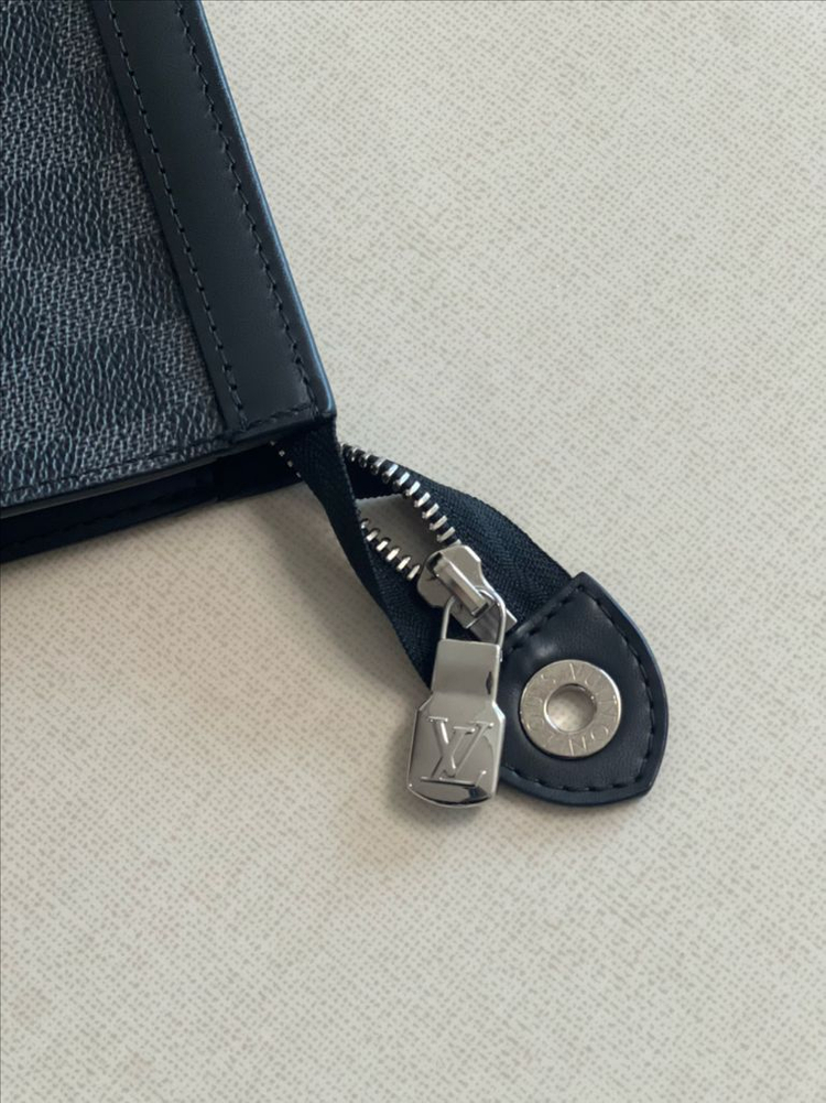 루이비통 다미에 그라피트 클러치백 (보야주 MM) 이미지