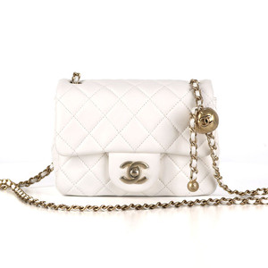 [중고명품다올] 샤넬 램스킨 화이트 골드볼 쁘띠삭 금장 체인 크로스백 30번대 AS1786 이미지