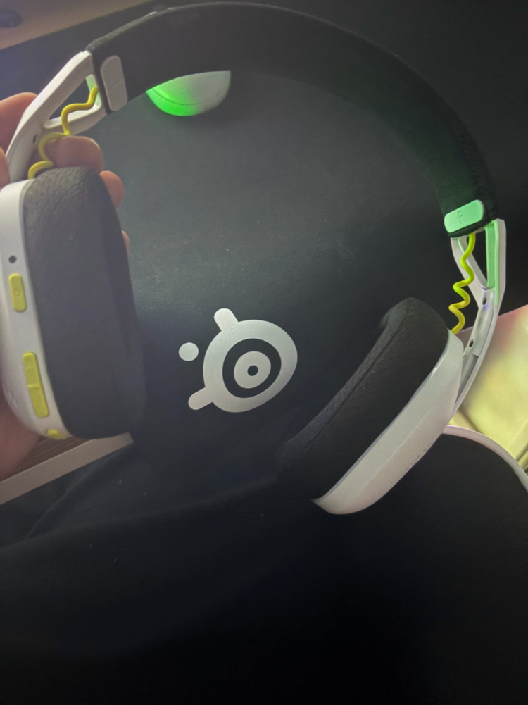 로지텍G435 무선 게이밍 헤드셋--1