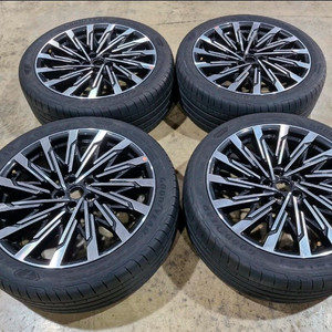 현대 싼타페 MX5 캘리그라피 21인치 휠타이어 셋트판매 합니다 이미지