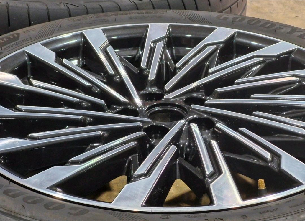 현대 싼타페 MX5 캘리그라피 21인치 휠타이어 셋트판매 합니다 이미지