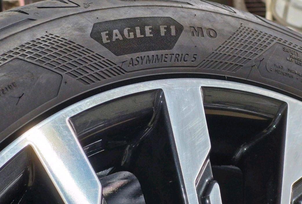 현대 싼타페 MX5 캘리그라피 21인치 휠타이어 셋트판매 합니다 이미지