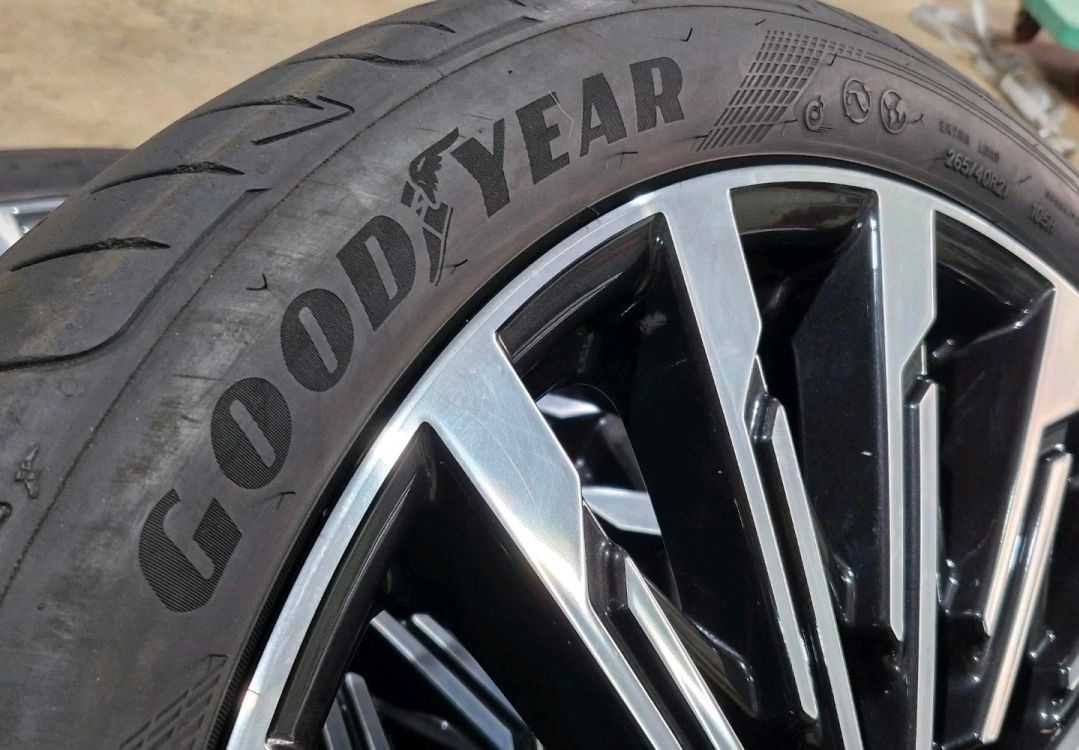 현대 싼타페 MX5 캘리그라피 21인치 휠타이어 셋트판매 합니다 이미지