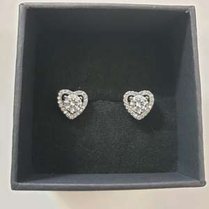 모이사나이트 큐빅 귀걸이