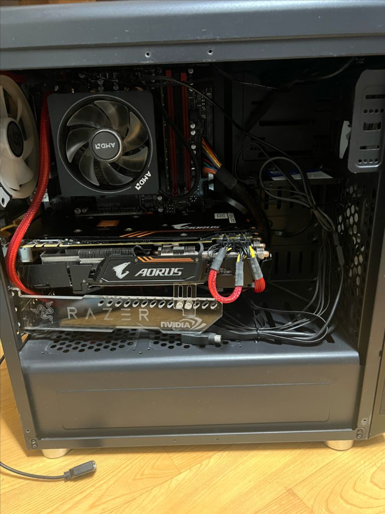 고성능 게이밍 PC 본체 이미지