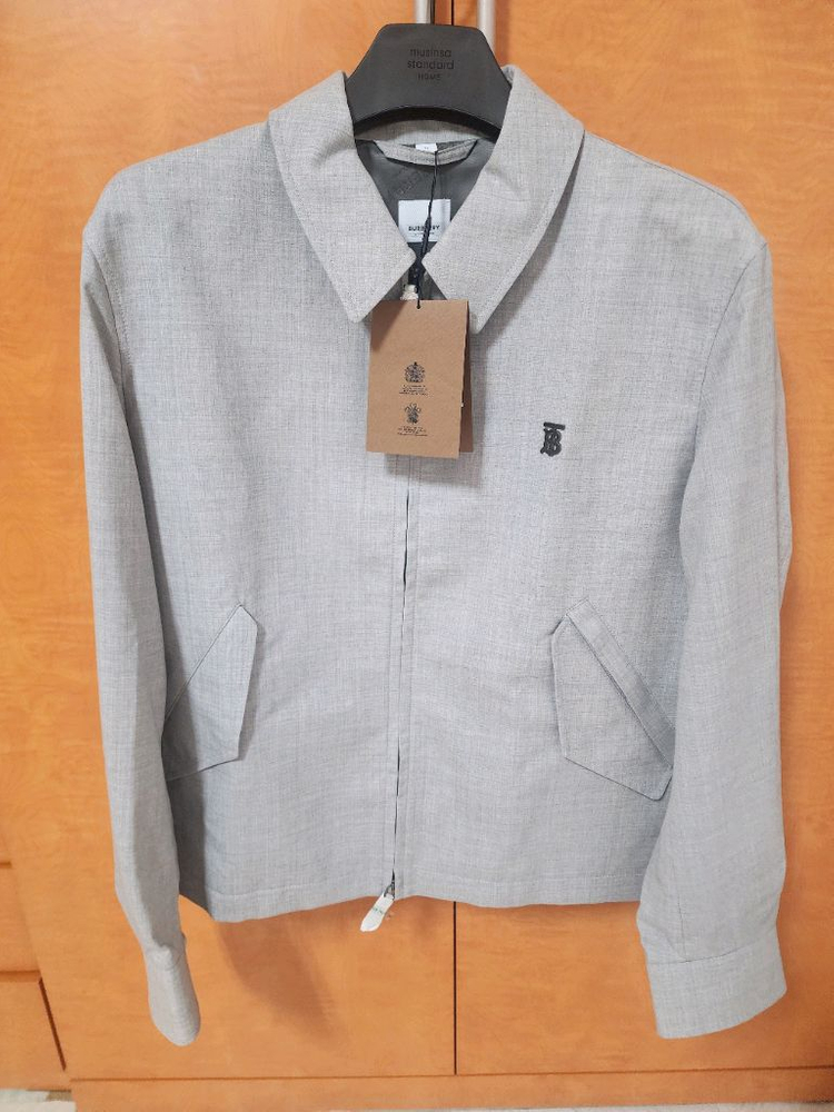 새상품 버버리 그레이 블루종 자켓 팝니다. 정가283만원--0