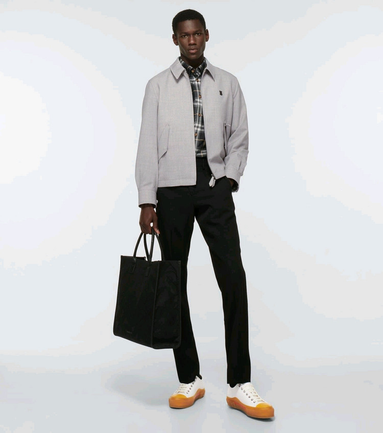 새상품 버버리 그레이 블루종 자켓 팝니다. 정가283만원--2