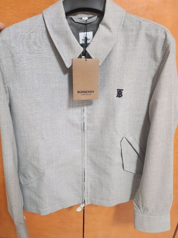새상품 버버리 그레이 블루종 자켓 팝니다. 정가283만원--9