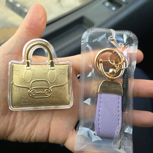 구찌 미니 금 가방 키링, 열쇠고리,금 20mg 함유 이미지