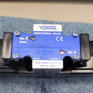 [미사용/정품] YUKEN(유켄) 유압 솔레노이드 밸브 DSG-01-3C2-A110-51T 이미지