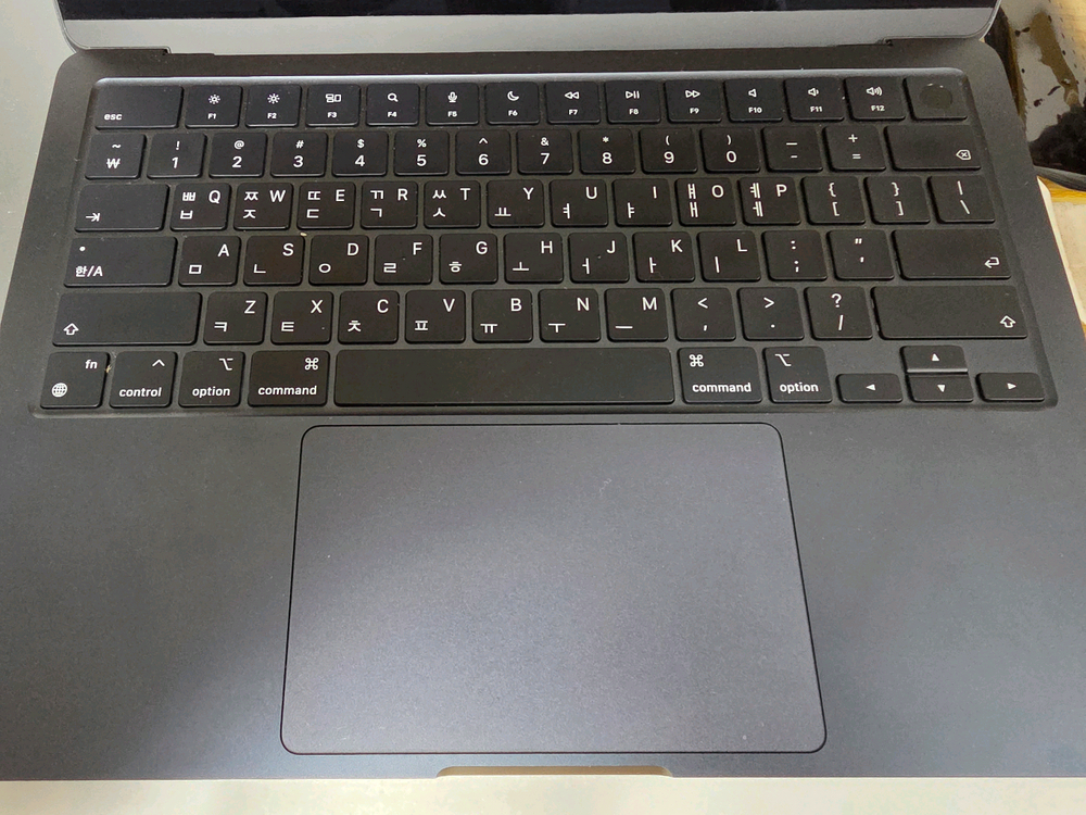 맥북 에어 M2 스페이스 그레이 8GB--9