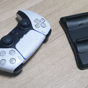 PS5 듀얼센스 화이트 신품충전기