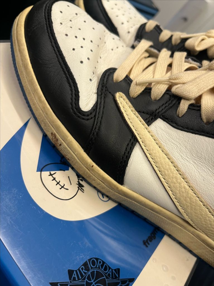 나이키 에어 조던1 트래비스 스캇 프라그먼트 이미지