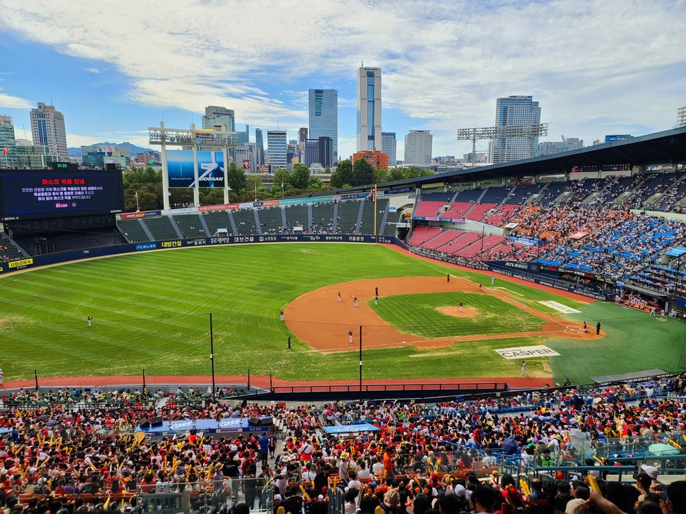 03.21(토), 13:00 잠실 기아 vs 두산 3루 네이비석 327블럭 3연석 응원명당 양도--0