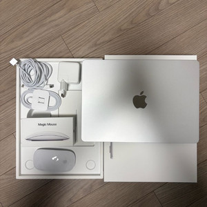 맥북에어M4 13인치 실버 기본 매직마우스