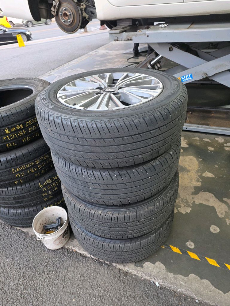 k7하브 17인치 순정 휠타이어 세트 이미지